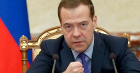 image-medvedev-696x434